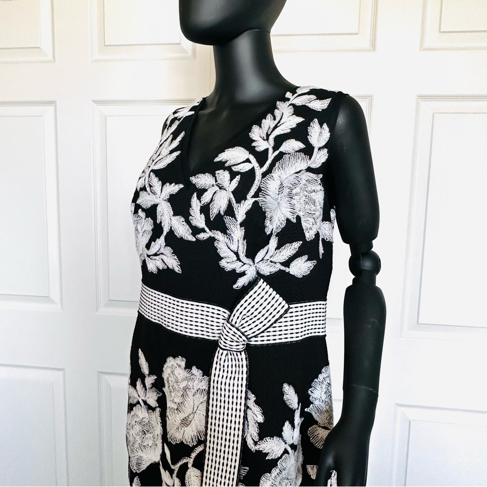 Tadashi Shoji Floral lace black white gown 4 NWT - Picture 4 of 8